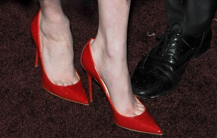 Emma Roberts' toe cleavage in Christian Louboutin "Decollete" heels