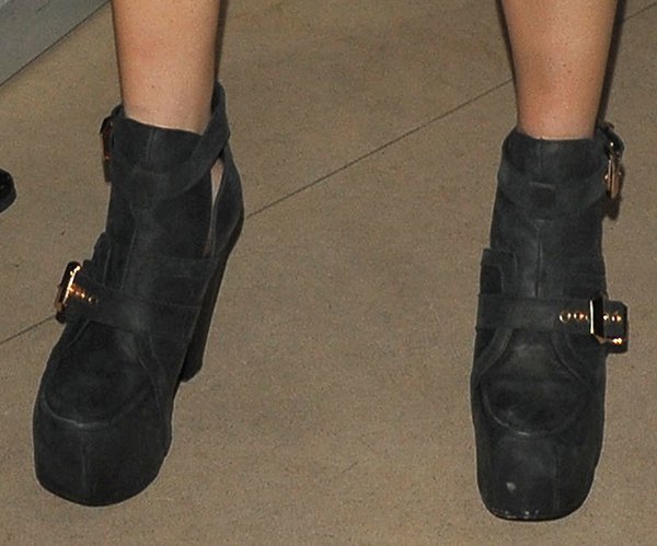 Ellie Goulding showed off her toned legs in Jeffrey Campbell booties