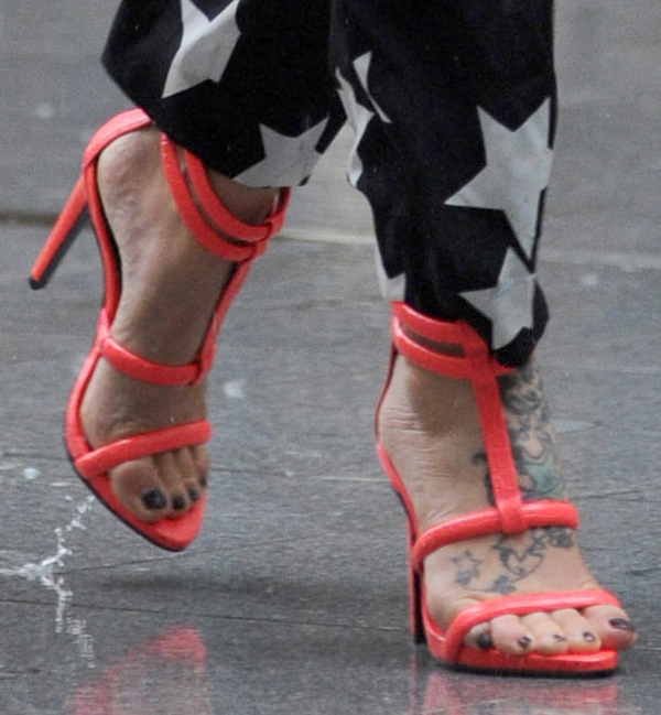 Fearne Cotton wearing neon pink Kurt Geiger heels