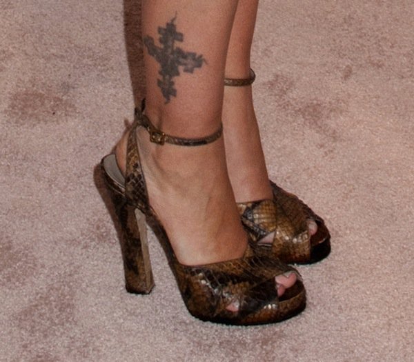 Drew Barrymore wearing Marc Jacobs high-heeled snakeskin sandals