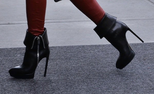 Hayden Panettiere in high-heeled Saint Laurent Classic Janis boots