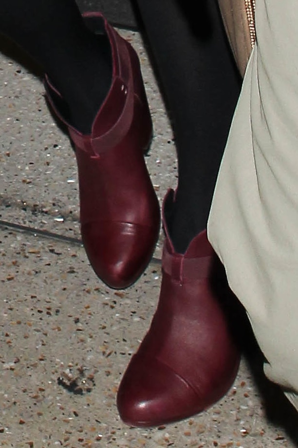 A closer look at Taylor Swift's new red boots