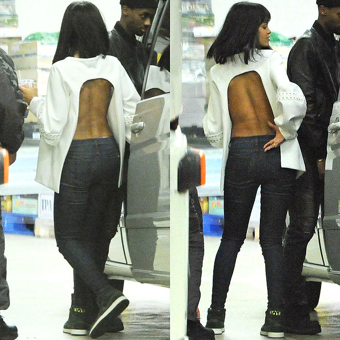 Rihanna wore a baggy white sweatshirt, Hudson "Nico" skinny jeans, a huge padlock necklace, and sneakers