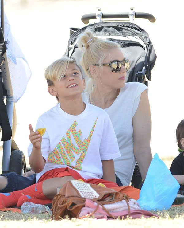 Gwen Stefani with her sons watching Zuma's soccer game at a park in Los Angeles on May 17, 2014