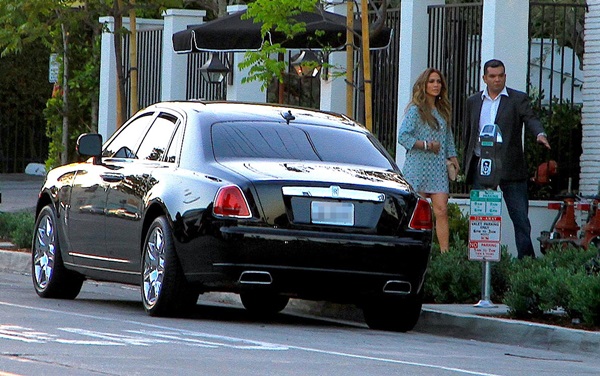 Jennifer Lopez arriving at Gracias Madre