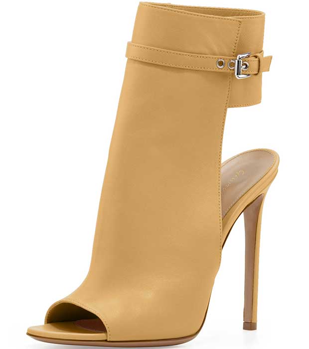 Gianvito Rossi Leather Ankle-Cuff Sandals in Tan