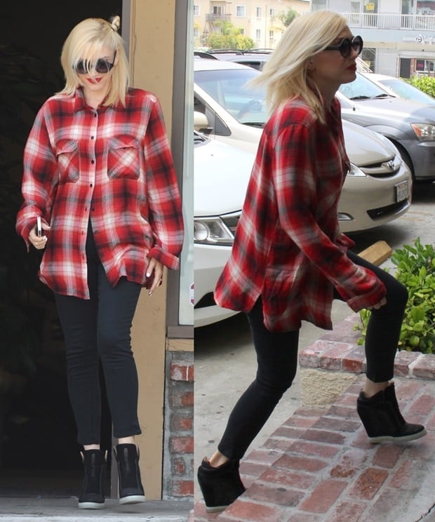 Gwen Stefani looked amazing in black jeans paired with a red plaid shirt