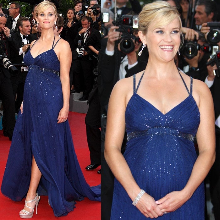 Reese Witherspoon made walking on the red carpet in Versace platform sandals while pregnant look graceful