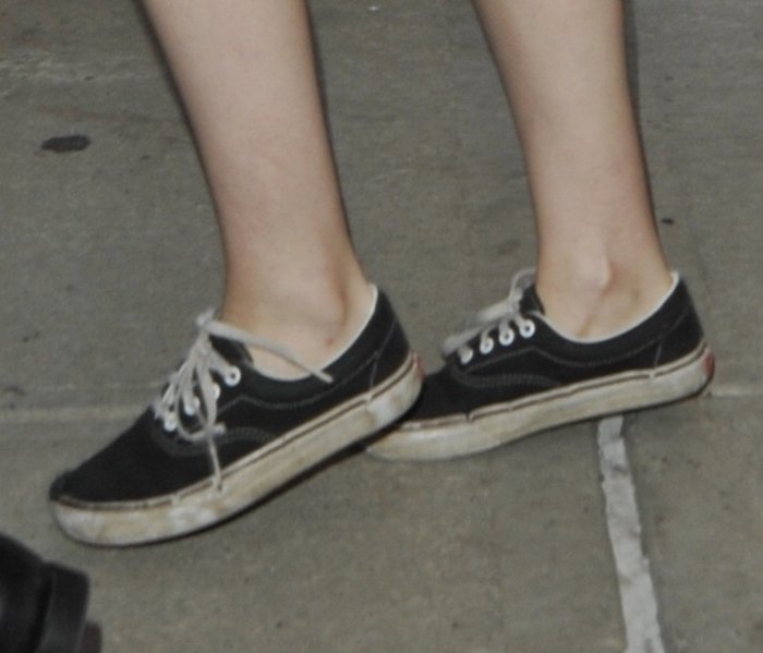 Kristen Stewart's Vans sneakers look dirty and worn out