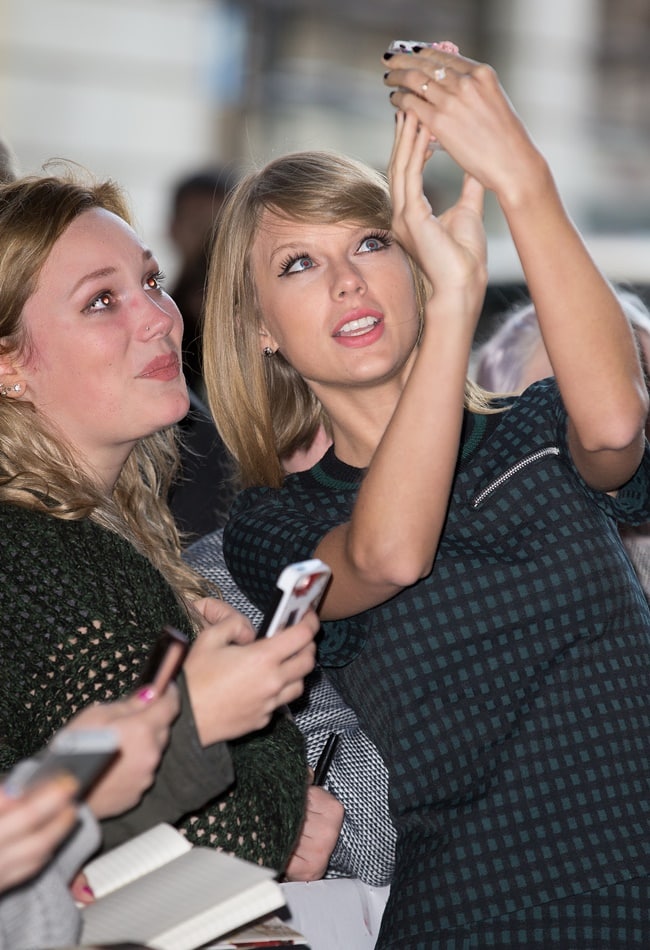 Taylor taking a selfie with one of the fans waiting for her at the venue