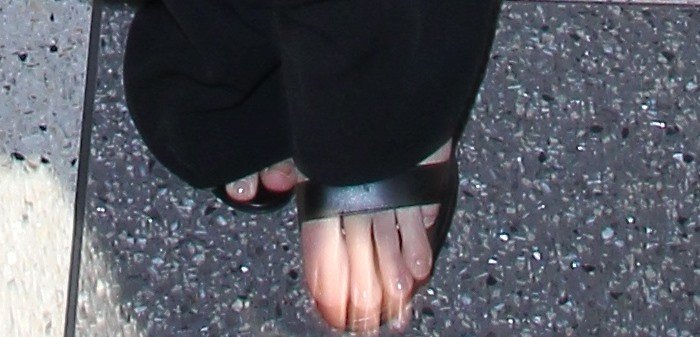 Kendall Jenner claims to have the longest toes in the world