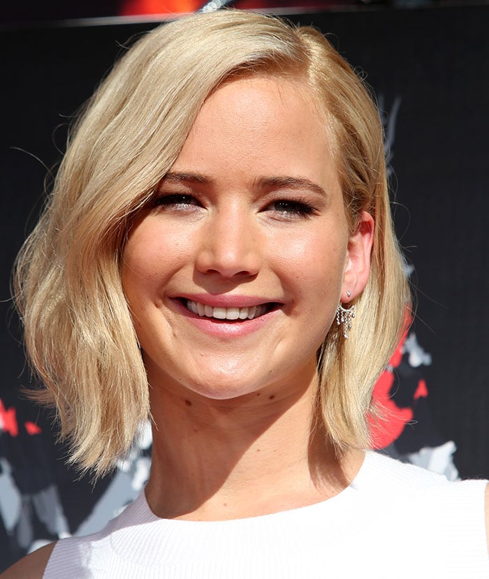 Jennifer Lawrence with a soft wavy bob hairstyle and barely there makeup