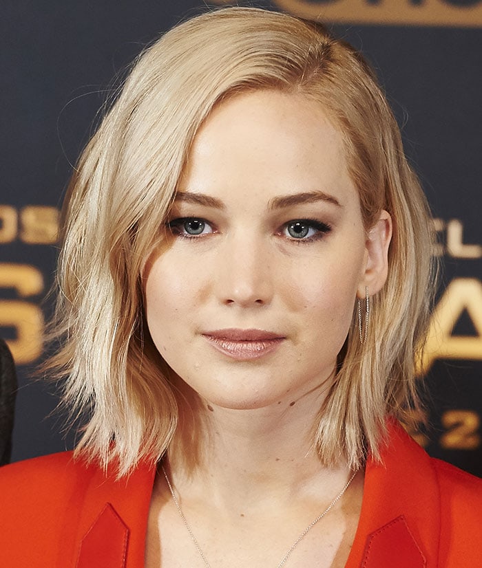 Jennifer Lawrence wore her short platinum blonde locks in tousled waves with a side parting