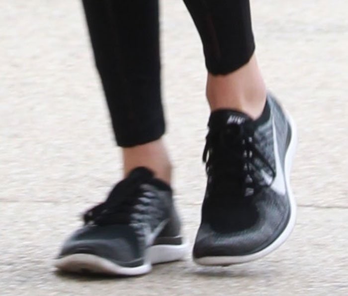 Kendall-Jenner-Nike-Flyknit-Sneakers-1