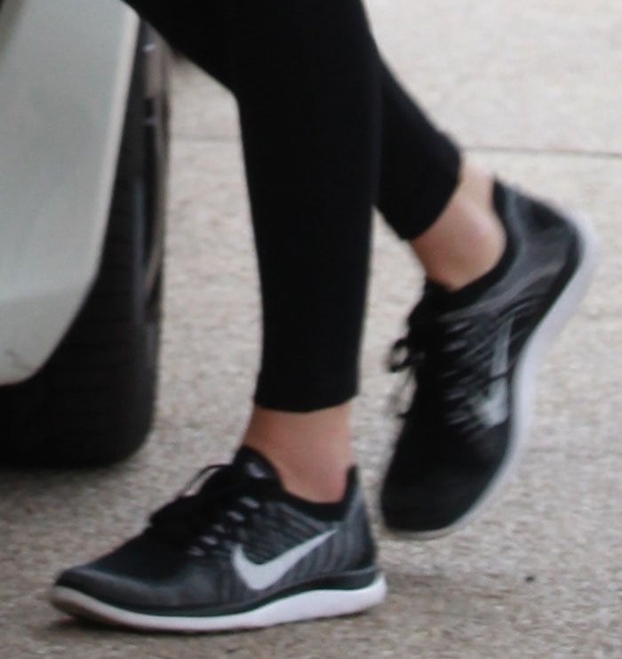 Kendall-Jenner-Nike-Flyknit-Sneakers