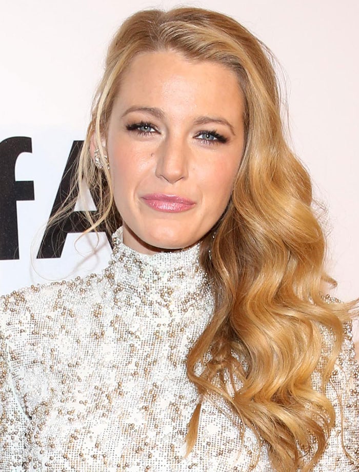 Blake Lively wore her golden tresses down in glamorous waves over her left shoulder and rounded out her look with dark eye-makeup and pink lipstick