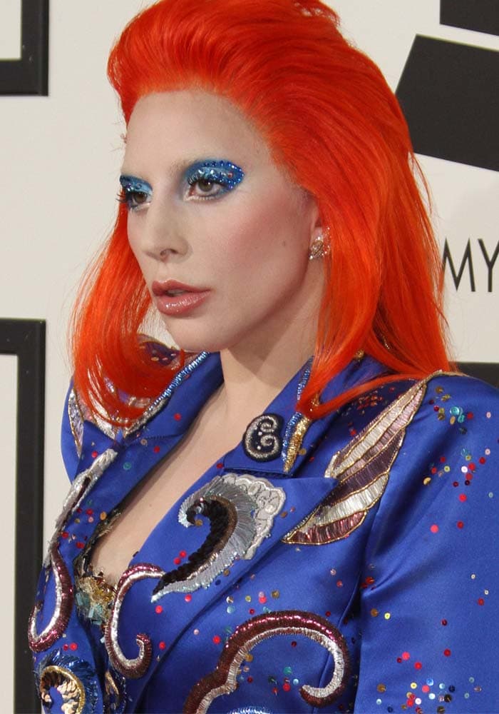 Lady Gaga walked the red carpet in a David Bowie-inspired look at the 2016 Grammys