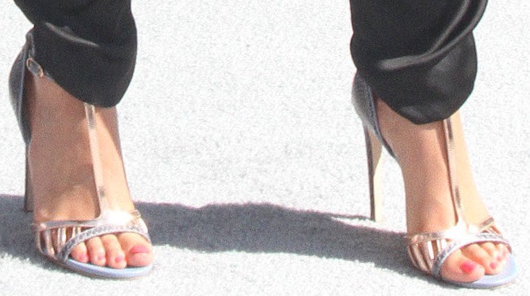 Alicia Keys showing off her feet in silver metallic sandals