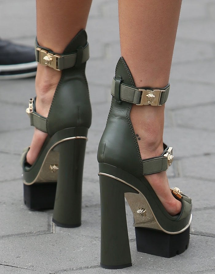 Bella sashayed down the pavement in a pair of skyscraper heels by Versace