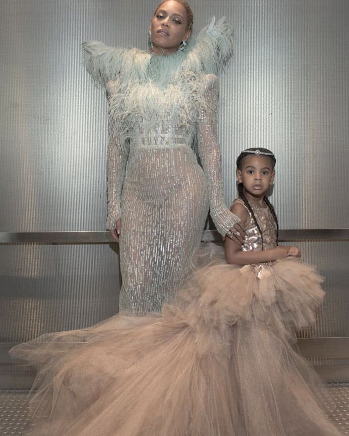 Beyoncé uploads an elevator photo of the mother-daughter tandem on her Instagram