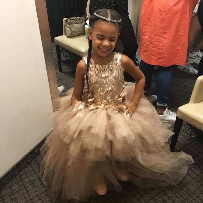 Blue Ivy has a case of the giggles backstage at the MTV VMAs