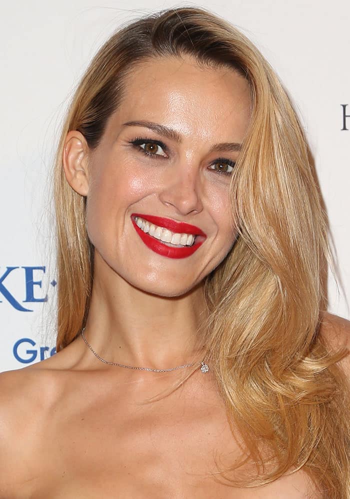 Petra-Nemcova-side-parted-hair-red-lipstick