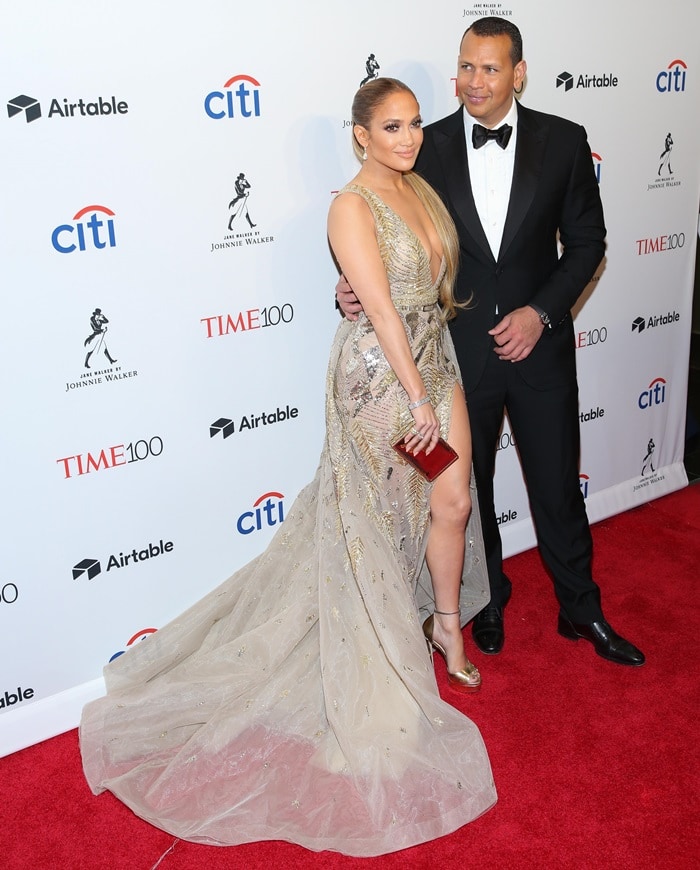 Jennifer Lopez was joined by her boyfriend, the 42-year-old former Yankees player Alex Rodriguez