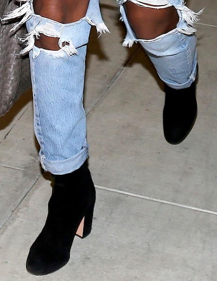 kelly-rowland-black-suede-boots