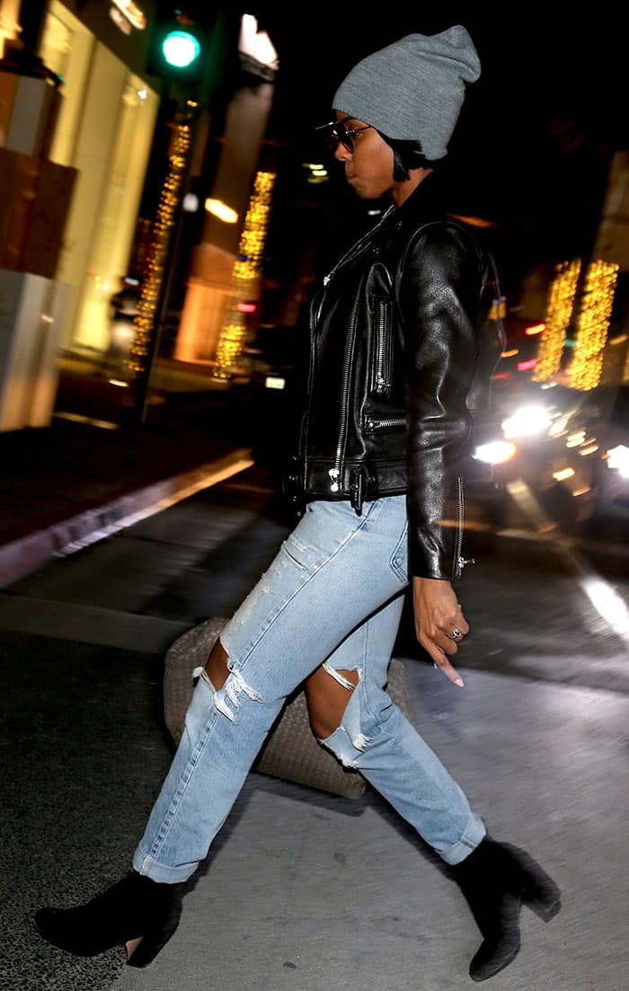 kelly-rowland-leather-jacket-distressed-jeans