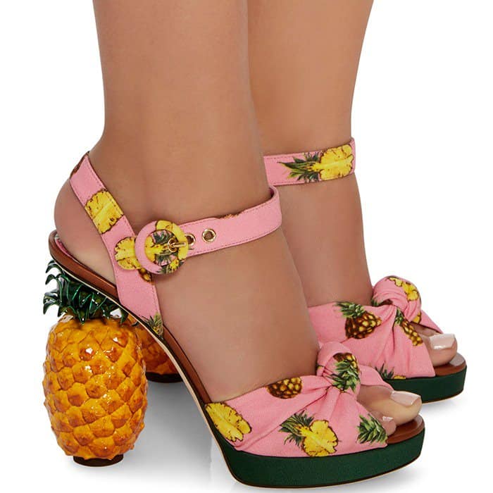 These multicolored pink crepe sandals are playfully decorated with pineapples and have a matching glossy acrylic heel