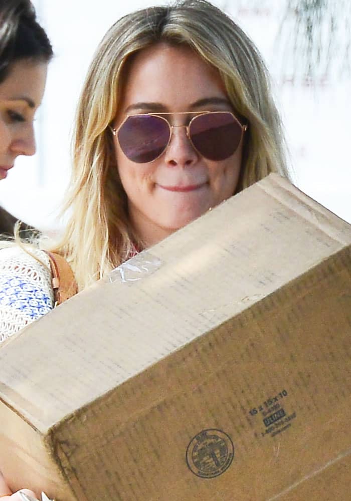 Hilary Duff carries a box in Santa Monica on March 17, 2017