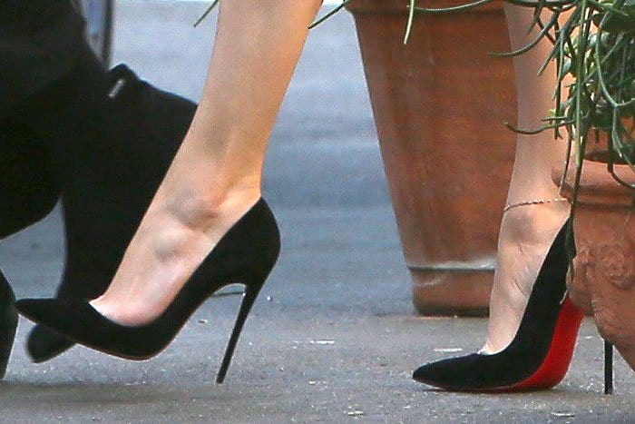 Jennifer Lopez's feet in Christian Louboutin So Kate pumps