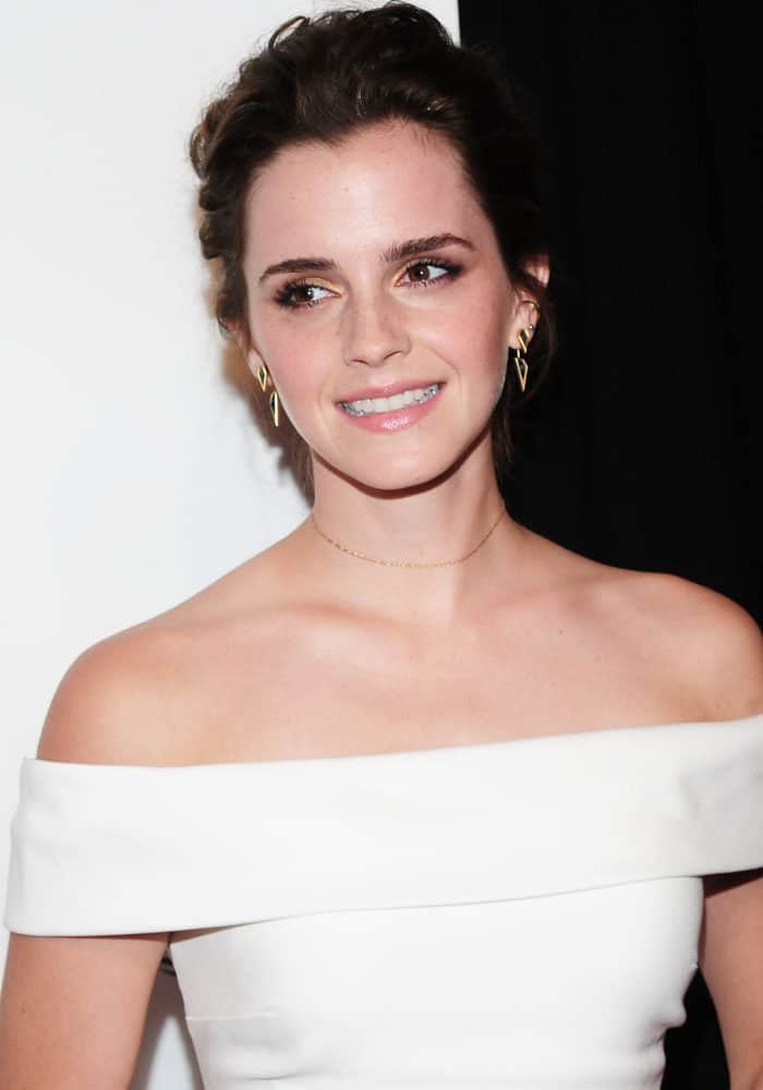Emma shows off her gorgeous shoulders in an Burberry gown