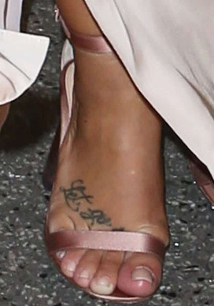The singer finishes her look with a pair of satin "Portofino" sandals from Gianvito Rossi