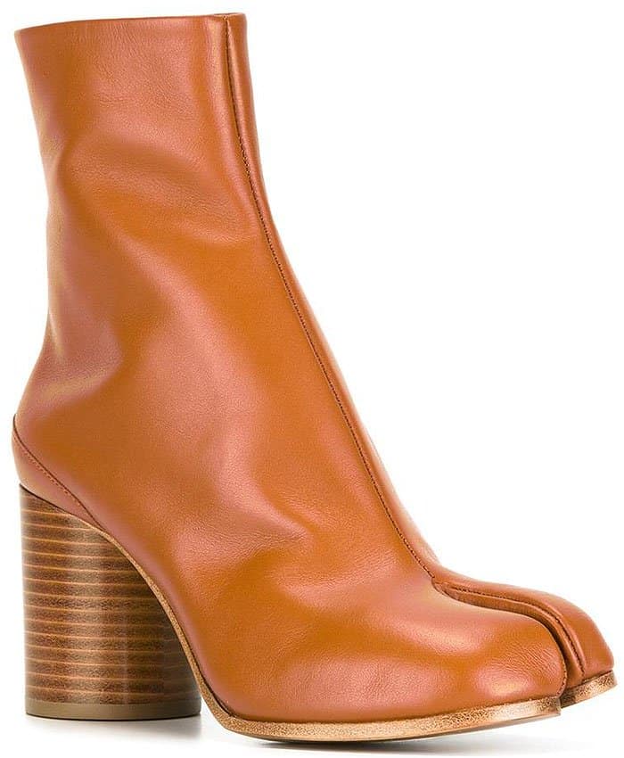 Maison Margiela 'Tabi' boots in tan leather