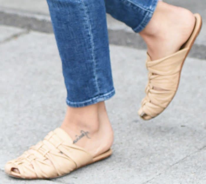 Jenna remains stylish in a casual pair of The Row "Capri" slides