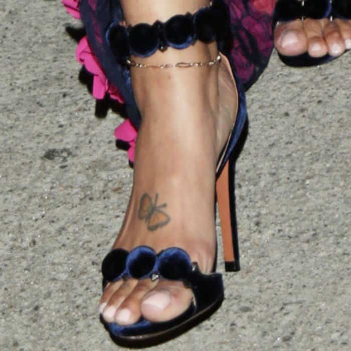 Chyna paired her outfit with a velvet version of the Alaïa "Bomb" sandals
