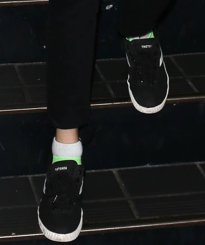 Kate Upton arriving at LAX in Tretorn "Nylite Plus" sneakers