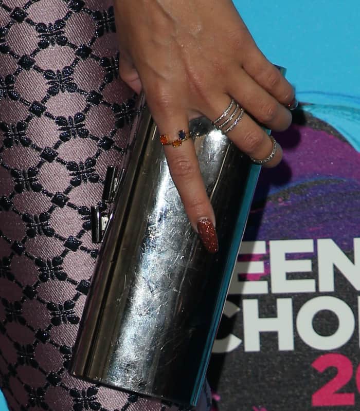 Vanessa Hudgens carrying a Giuseppe Zanotti metallic tube clutch at the 2017 Teen Choice Awards