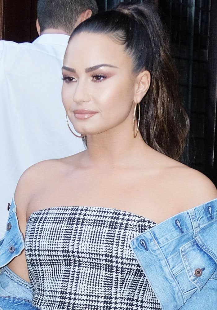 Demi Lovato leaves her hotel in New York on September 29, 2017