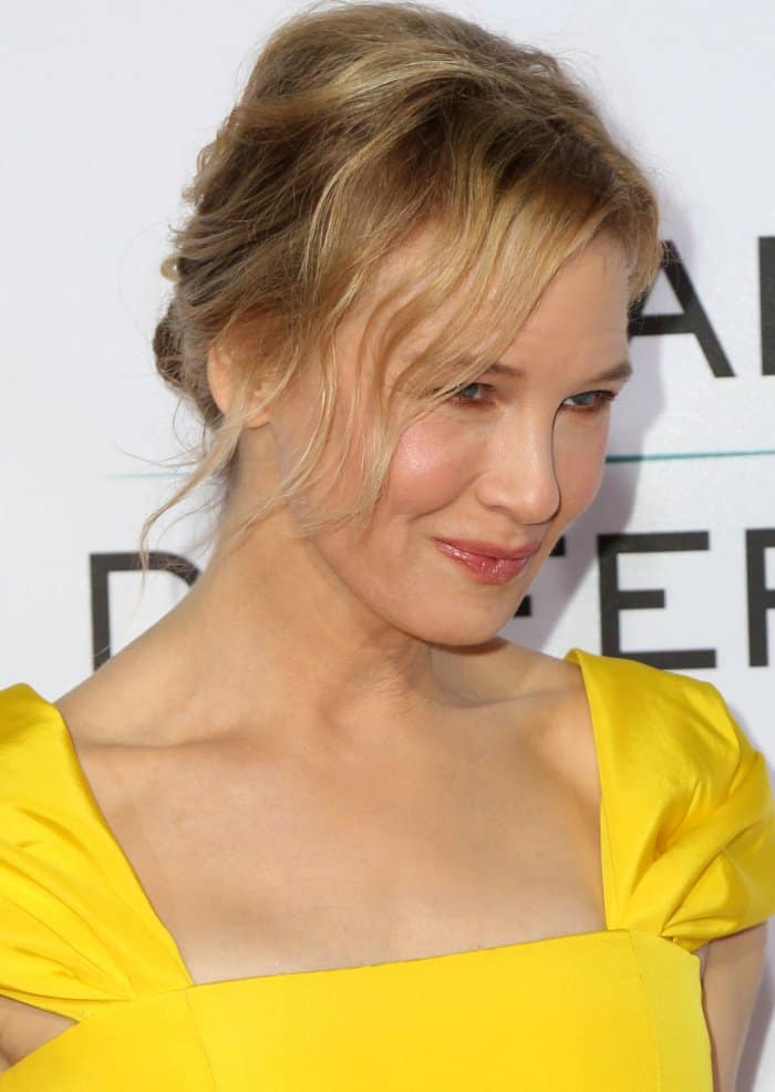 Renee Zellweger wearing a Carolina Herrera Spring 2018 dress at the "Same Kind of Different As Me" premiere