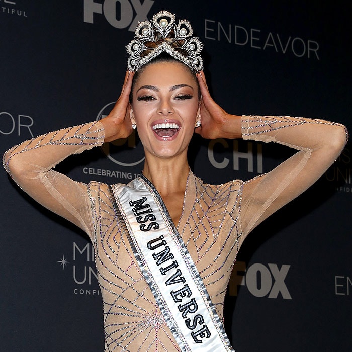 Miss South Africa and Miss Universe 2017 Demi-Leigh Nel-Peters sparkled and shone even more thanks to the 30,000+ Swarovski crystals painstakingly hand-applied one-by-one onto her dress