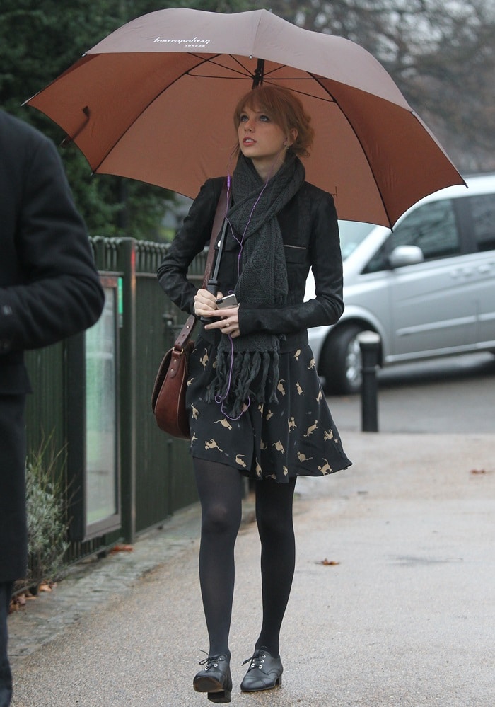 Taylor Swift visits the Diana, Princess of Wales Memorial Fountain on a rainy day in London, England. on January 24, 2010