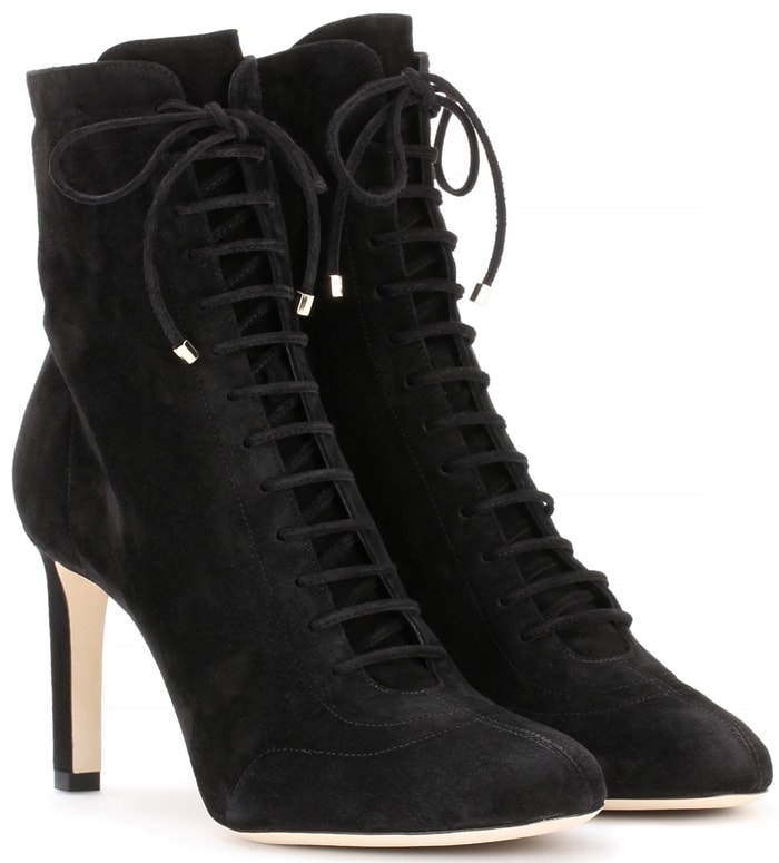 These ankle boots in black suede are a style that can carry you through the seasons