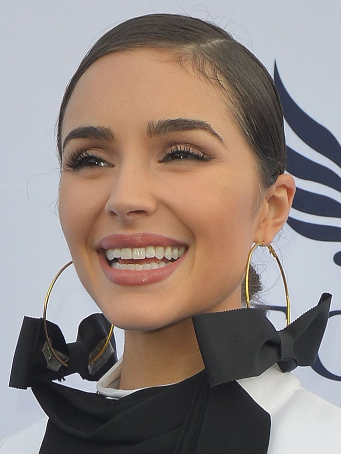 Did Olivia Culpo just tape bows to her hoop earrings?