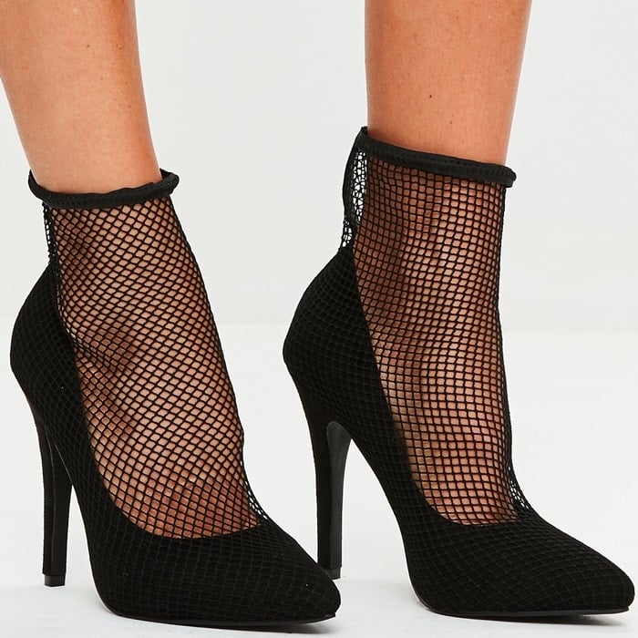 Pumps featuring a jet black hue, pointed details to the front and a fishnet style