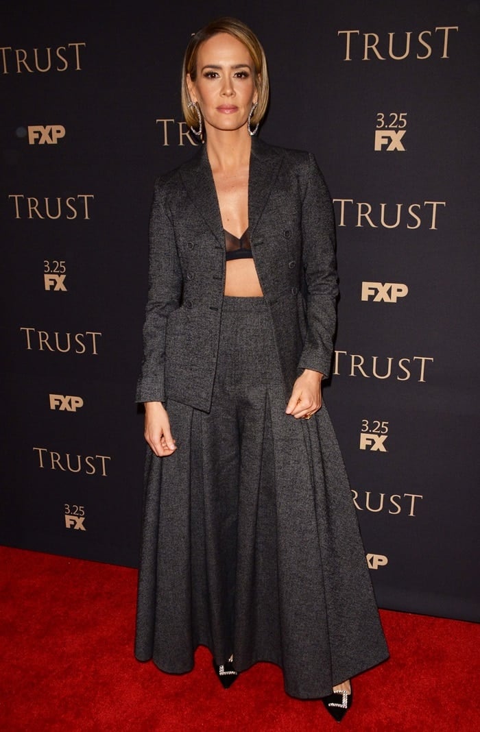 Sarah Paulson flashed cleavage in a black Hanro of Switzerland bra and accessorized with oversized Fallon earrings