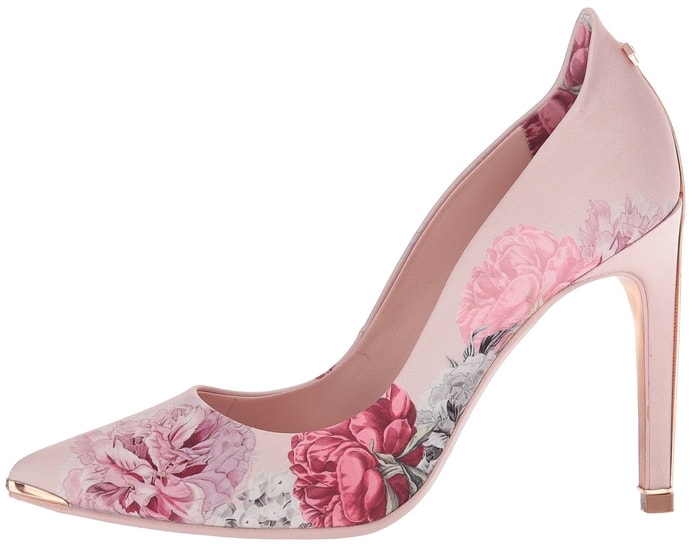 Make your favorite outfit pop with the flirtatious and feminine Hallden pump