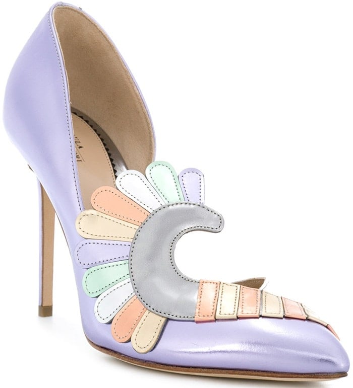 This mirrored leather pump is adorned with an artistic multi-tone appliqué