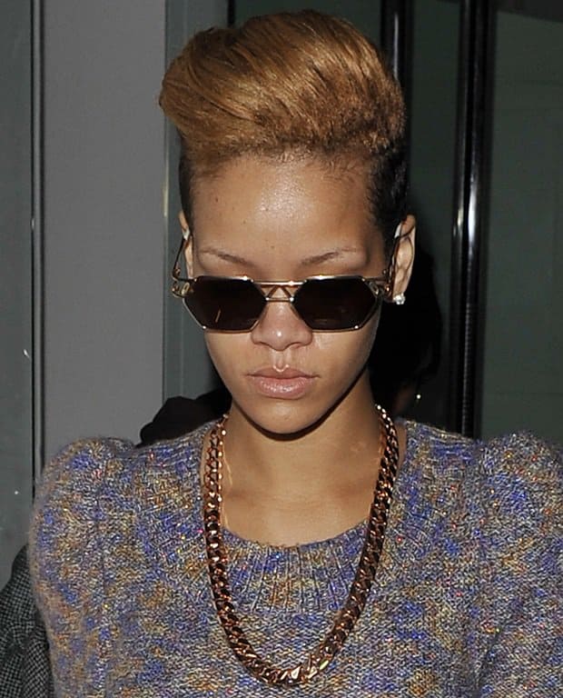 Rihanna was seen leaving the Met Bar in London on November 17, 2009, wearing a knitted H&M dress